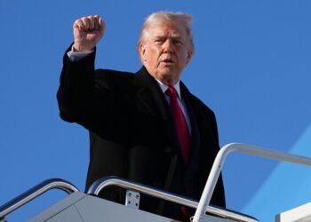 Иран заявил о временном закрытии Ормузского пролива в связи с проведением очередных непрямых переговоров с США.