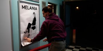 Иран приговорил лауреата Нобелевской премии Наргес Мохаммади к дополнительным 7 годам тюремного заключения.