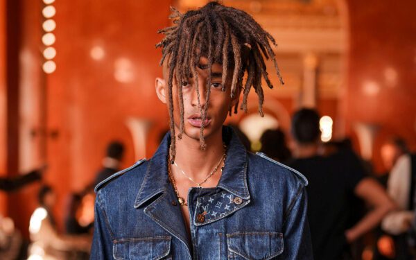 Джейден Смит хочет накормить бездомных в лос-анджелесском районе Скид-Роу и распространять позитив через свой бренд «I LOVE YOU» (Я люблю тебя).