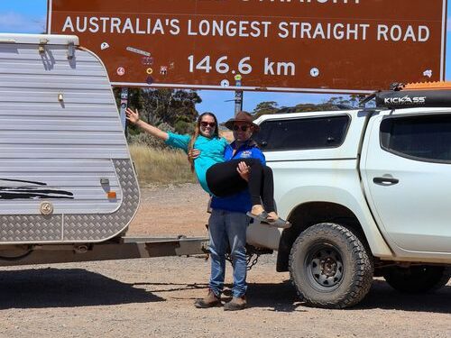 Джесс и Аллан предпочли путешествие на 116 000 км ипотеке и ни о чем не жалеют. Джесс и Аллан предпочли путешествие на 116 000 км ипотеке и ни о чем не жалеют.