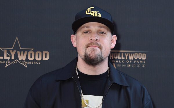 Джоэл Мэдден говорит, что жалеет, что не написал песню "Israel's Son" (издание Silverchair). Джоэл Мэдден говорит, что жалеет, что не написал песню "Israel's Son" (издание Silverchair).