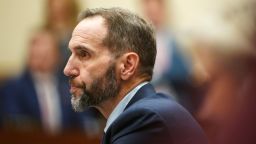 Судья Эйлин Кэннон запретила публикацию доклада специального прокурора о том, как Трамп обращался с секретными документами. Судья Эйлин Кэннон запретила публикацию доклада специального прокурора о том, как Трамп обращался с секретными документами.