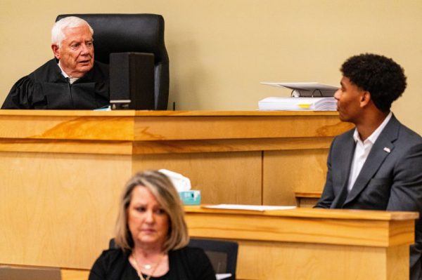 Судья удовлетворил ходатайство квотербека команды Ole Miss Тринидада Чамблисса о предварительном судебном запрете на продление права на участие в соревнованиях.