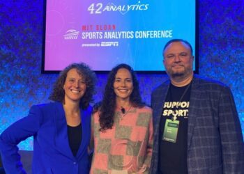 Судья заявил, что обяжет Greenpeace выплатить ожидаемые 345 миллионов долларов в рамках дела о протестах против нефтепровода. Судья заявил, что обяжет Greenpeace выплатить ожидаемые 345 миллионов долларов в рамках дела о протестах против нефтепровода.