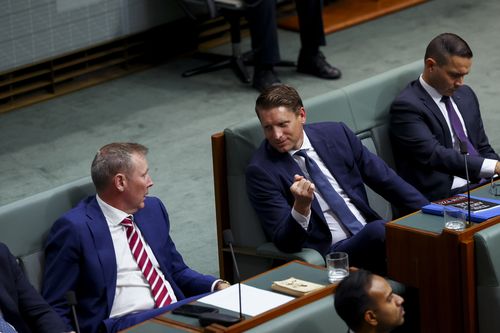 Смена лидера Либеральной партии подтверждена накануне экстренного заседания партийного собрания.