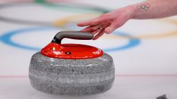 Тренер Линдси Вонн во время реабилитации выполняет «прыжки», и тренер заявил агентству AP, что «нет сомнений» в том, что она примет участие в Олимпийских играх с разорванной передней крестообразной связкой.