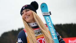 Тренер Линдси Вонн во время реабилитации выполняет «прыжки», и тренер заявил агентству AP, что «нет сомнений» в том, что она примет участие в Олимпийских играх с разорванной передней крестообразной связкой.