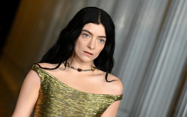 Лорд пожертвовала шестизначную сумму от продаж своей продукции в фонды помощи иммигрантам в Миннесоте: «ICE вон!»