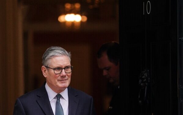 «Первый кот» Ларри отмечает 15 лет в качестве главного политического кота Великобритании. «Первый кот» Ларри отмечает 15 лет в качестве главного политического кота Великобритании.