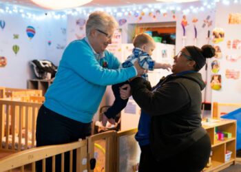 «Мне надоело, что меня бьют по зубам»: как стоимость услуг по уходу за детьми может повлиять на исход выборов в ключевом округе Палаты представителей США. «Мне надоело, что меня бьют по зубам»: как стоимость услуг по уходу за детьми может повлиять на исход выборов в ключевом округе Палаты представителей США.