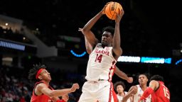 «Театр абсурда»: президент NCAA заявляет, что бывшие профессиональные игроки, стремящиеся вернуться в колледж, могут заставить Конгресс принять меры.