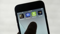 «Они всё испортили»: как зависимость от спортивных ставок и процесс выздоровления влияют на отношения мужчин с друзьями, семьёй и болельщиками.