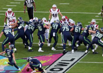 «Это настоящие отморозки»: защита «Сиэтла» разгромила «Патриотов» в матче, который войдет в историю Супербоула.