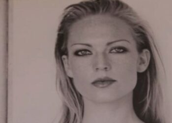 Мадам сделала "интригующий" звонок после исчезновения молодой модели. Мадам сделала «интригующий» звонок после исчезновения молодой модели.