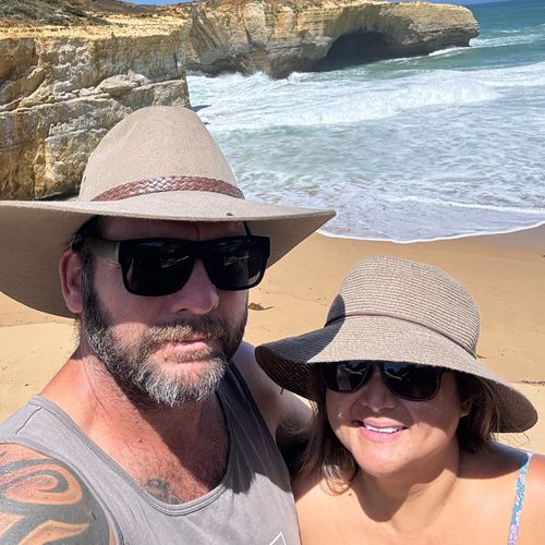 Макс и Дункан продали всё, чтобы стать кочевниками. Затем им поставили мрачный диагноз.