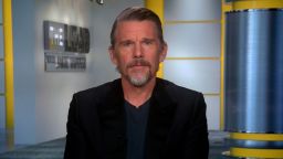 Майя Хоук и Кристиан Ли Хатсон поженились, на свадьбе присутствовали актеры сериала «Очень странные дела».