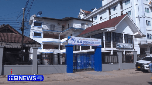 Родители жертв отравления метанолом осудили штрафы в размере 185 долларов, наложенные на персонал хостела в Лаосе.