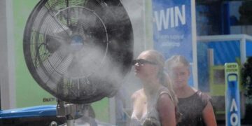 Миллионы людей наконец-то получили долгожданное облегчение после недели изнуряющей, рекордно жаркой погоды.