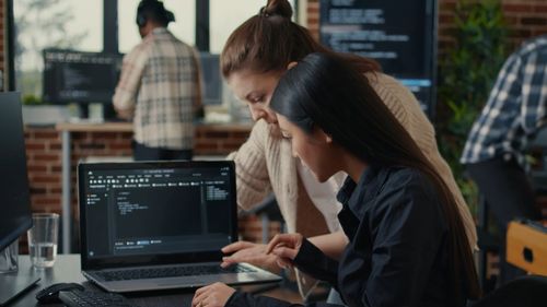 Новый опрос выявил растущую обеспокоенность работников по поводу ИИ на фоне рассмотрения правительствами новых законов.