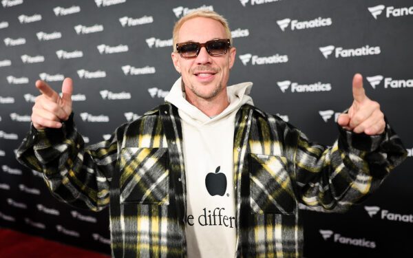 Нет, Дипло не был кустиком травы на выступлении Bad Bunny в перерыве Суперкубка. Нет, Дипло не был кустиком травы на выступлении Bad Bunny в перерыве Суперкубка.