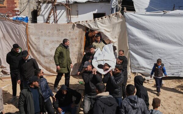 Министр обороны Пакистана заявил, что после последних ударов страна находится в состоянии «открытой войны» с Афганистаном.