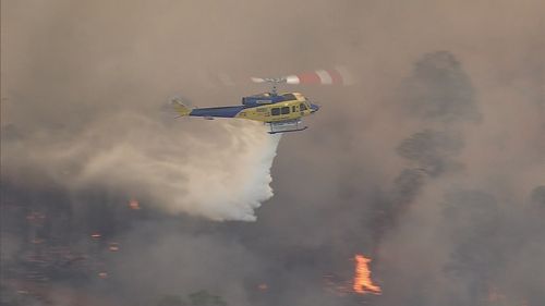 «Как повезло»: дома уцелели после того, как пламя опасно приблизилось к домам в Перте.