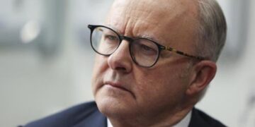 Премьер-министр внес «первоначальный взнос» на строительство атомных подводных лодок на верфях стоимостью 30 миллиардов долларов.