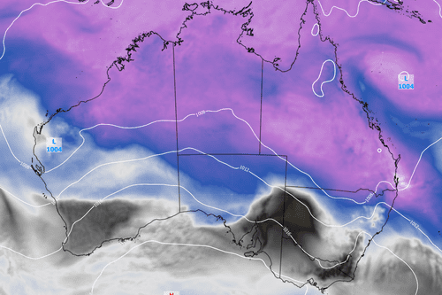 Власти Квинсленда и Нового Южного Уэльса готовятся к наводнениям в преддверии ливней в выходные дни.