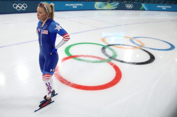 Сара Уоррен выйдет на олимпийский лед в воскресенье. Список травм, которые преодолела эта конькобежка, чтобы добраться до соревнований, поражает воображение.