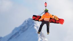 Сара Уоррен выйдет на олимпийский лед в воскресенье. Список травм, которые преодолела эта конькобежка, чтобы добраться до соревнований, поражает воображение.