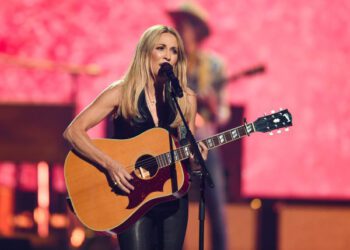 Шерил Кроу призывает к импичменту и тюремному заключению президента Трампа из-за дел Эпштейна: «Кто мы, если не заступаемся за детей?»