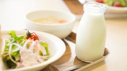 Некоторые родители кормят своих младенцев большим количеством сливочного масла ради здоровья. Почему эксперты считают, что они отчасти правы?