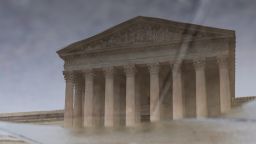 Верховный суд преподносит Трампу — и всей Республиканской партии — завуалированный подарок.