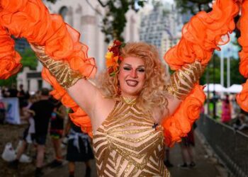 В Сиднее на Оксфорд-стрит прошел 48-й ежегодный парад Марди Гра.