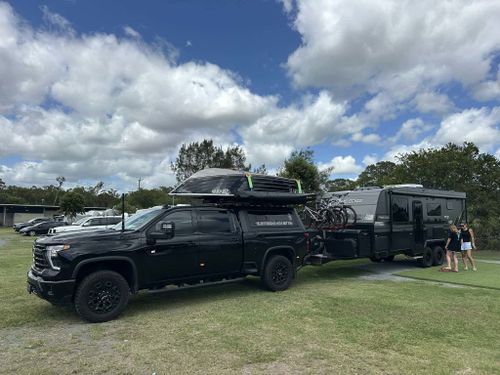 Супружеская пара из Сиднея продала дом и уволилась с работы, почувствовав себя «в ловушке» крысиных бегов.