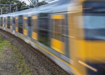 Правительство заявляет, что высокоскоростная железнодорожная линия Сидней-Ньюкасл будет готова к началу строительства через два года. Правительство заявляет, что высокоскоростная железнодорожная линия Сидней-Ньюкасл будет готова к началу строительства через два года.