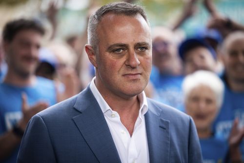 Тейлор уходит с поста в правительстве, чтобы начать борьбу за лидерство в Либеральной партии с Леем.