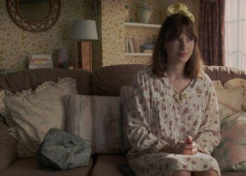 Тейлор Свифт отметила, что ее песня «Opalite» возглавила чарт Billboard Hot 100: «Возможно, куплю огромный крендель в торговом центре, чтобы отпраздновать».