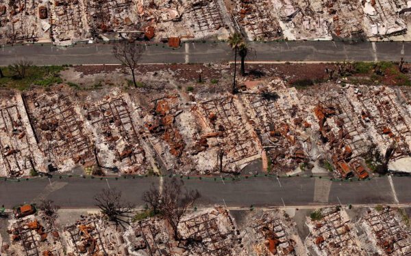 Администрация Трампа собирается выделить миллиарды долларов на помощь пострадавшим от стихийных бедствий. Некоторые штаты, традиционно голосующие за демократов, в эту программу не войдут. Администрация Трампа собирается выделить миллиарды долларов на помощь пострадавшим от стихийных бедствий. Некоторые штаты, традиционно голосующие за демократов, в эту программу не войдут.