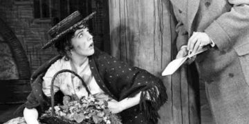 СЕГОДНЯ В ИСТОРИИ: Толпа ахнула, когда Джули Эндрюс отомстила в своей благодарственной речи.