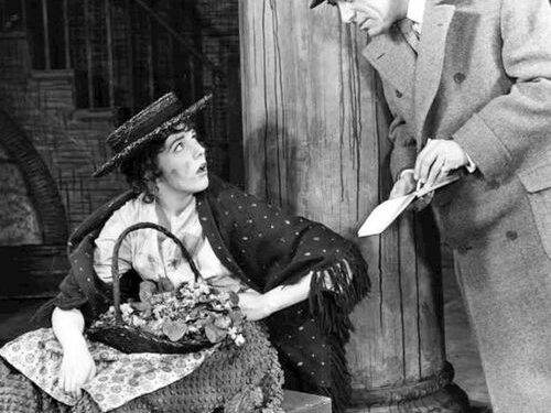 СЕГОДНЯ В ИСТОРИИ: Толпа ахнула, когда Джули Эндрюс отомстила в своей благодарственной речи.