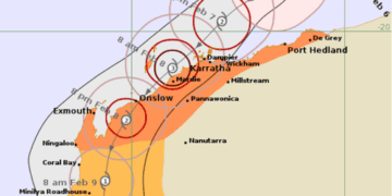 Тропический циклон Митчелл побьет восьмилетний рекорд, когда достигнет суши как шторм 3-й категории.