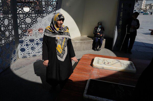 Трамп предупреждает о «плохих последствиях», если Иран не заключит сделку, в то время как второй американский авианосец приближается к Ближнему Востоку.