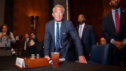 Два высокопоставленных помощника Роберта Кеннеди-младшего покидают Министерство здравоохранения и социальных служб в рамках кадровых перестановок.