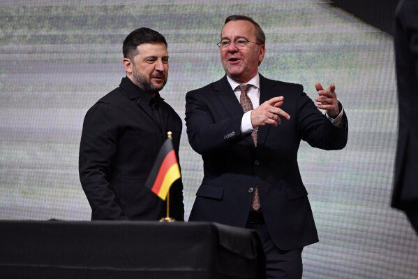 Удар украинского беспилотника вызвал пожары в российском черноморском порту накануне мирных переговоров при посредничестве США.