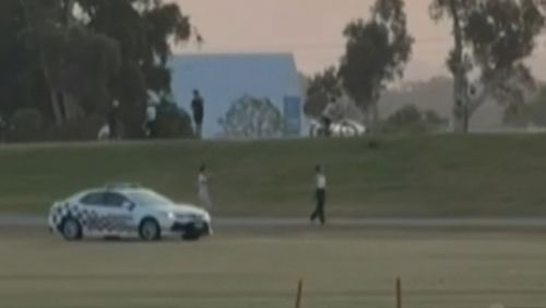 На видео запечатлено нападение велосипедистов на электровелосипедистах на спортивной площадке Голд-Коста.