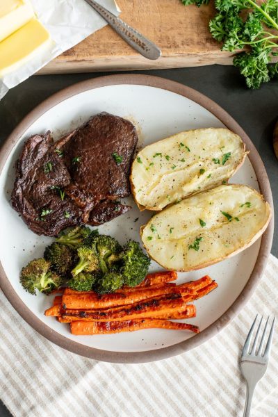 Мы попросили диетолога составить план питания в соответствии с новыми рекомендациями по питанию в США. Вот как он выглядит.