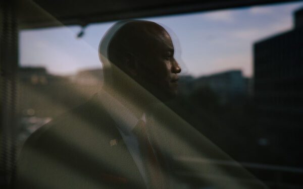 Уэс Мур сталкивается с пределами собственных сил в конфликте с демократами штата Мэриленд.