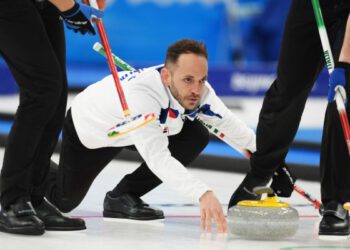 Что такое кёрлинг? Всё, что вам нужно знать об этом зимнем виде спорта.