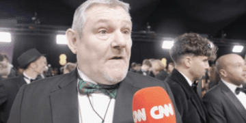 Что такое синдром Туретта? Понимание состояния после непроизвольного приступа аббревиатуры BAFTA у мужчины.